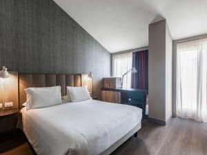 Postel nebo postele na pokoji v ubytování Mercure Firenze Centro