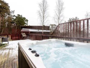 Kolam renang di atau dekat dengan Deerpark Cabins, Cornwall - Forest Holidays