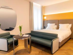 Кровать или кровати в номере Palazzo Tirso MGallery Cagliari