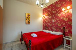 Een bed of bedden in een kamer bij Areti Suites