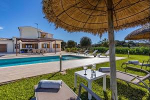 Bazén v ubytování Villa Torre Marina nebo v jeho okolí