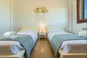Postel nebo postele na pokoji v ubytování Villa Torre Marina + 29 fotografií