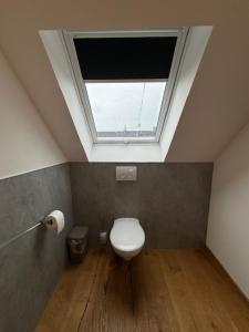 Koupelna v ubytování Ruim Familiehuis - 10 pers - Nabij Cochem-Zell, De Moezel & Calmont Klettersteig + 30 fotografií