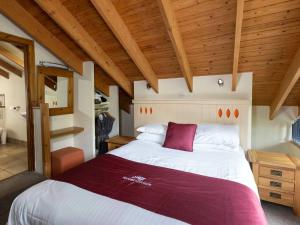 Katil atau katil-katil dalam bilik di Deerpark Cabins, Cornwall - Forest Holidays +29 gambar