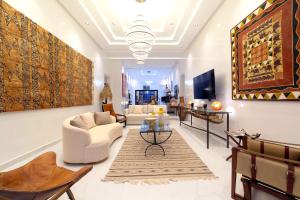 TV a/nebo společenská místnost v ubytování Villa Haut Standing Rock The Kasbah, Djerba Tunisie