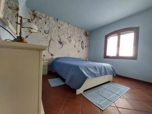 Posteľ alebo postele v izbe v ubytovaní "Sardinia Blue Home" Vista mare, tramonti mozzafiato su Golfo Asinara, giardino, parking e Wi-Fi