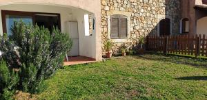 Vonkajšia záhrada v ubytovaní "Sardinia Blue Home" Vista mare, tramonti mozzafiato su Golfo Asinara, giardino, parking e Wi-Fi