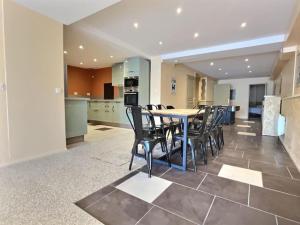 a dining room and kitchen with a table and chairs at Monopoly - Parking in Bourg-de-Péage