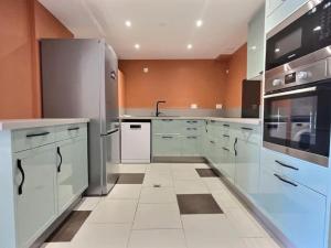 Galeriebild der Unterkunft Monopoly - Parking in Bourg-de-Péage