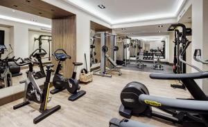 The fitness centre and/or fitness facilities at Sercotel Gran Hotel Conde Duque