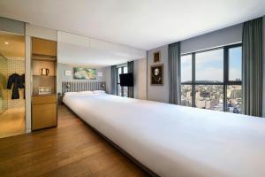 Ein Bett oder Betten in einem Zimmer der Unterkunft RYSE, Autograph Collection by Marriott