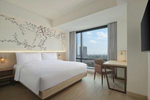 Postel nebo postele na pokoji v ubytování Fairfield by Marriott Bekasi
