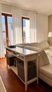 Posteľ alebo postele v izbe v ubytovaní Mercury two-bedroom apartment & parking