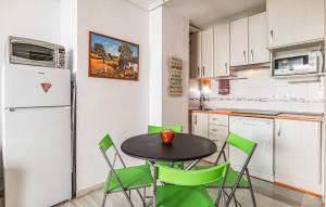 Køkken eller tekøkken på Lovely Apartment In Roquetas De Mar