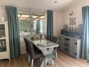 Kuchyň nebo kuchyňský kout v ubytování Chalet Sint-Hubertus