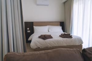 Krevet ili kreveti u jedinici u okviru objekta Water's Edge Suite Xlendi with Direct Sea Access