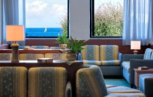 A seating area at Parco Aurora Terme