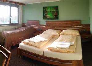Postel nebo postele na pokoji v ubytování Hotel Panon