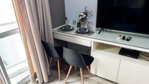 TV a/nebo společenská místnost v ubytování HOTEL PERDIZES - FLAT Executivo - 1204