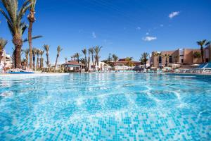 Dunes d'Or Ocean Club内部或周边的泳池