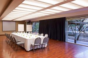 a conference room with a long table and chairs at NH Córdoba Panorama in Córdoba