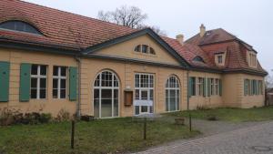 a large building with a red roof at Pension - Kavaliershaus Krumke - Schlüsseltresor - Kein TV in Krumke
