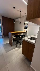 Kuchyň nebo kuchyňský kout v ubytování Apartamento No Salinas Resort Premium