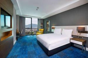 Postel nebo postele na pokoji v ubytování Radisson Blu Hotel, Kayseri