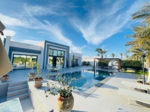 Bazén v ubytování Villa Haut Standing Rock The Kasbah, Djerba Tunisie nebo v jeho okolí