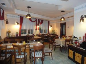 Restaurace v ubytování Hotel Cateski Dvorec