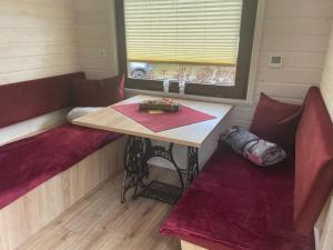 a small room with a table and a couch at Tiny House Waldschmied 2 in Latzendorf