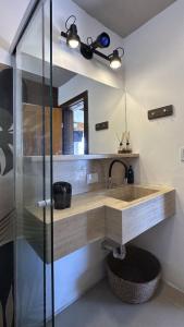 Ảnh trong thư viện ảnh của Chale Terapia com vista para o mar, WiFi e ar ở Ilhabela