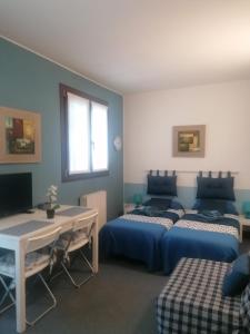 A seating area at La Casa Blu- Forum di Assago, Ospedale Humanitas, Milanofiori, IEO