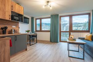 Η κουζίνα ή μικρή κουζίνα στο Apartamenty Wisła Krzywa 8, wanna z hydromasażem, basen zewnętrzny