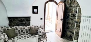 Posezení v ubytování ''SAPORE DI PROVENZA'' tra Ulivi e Mare + 29 fotografií