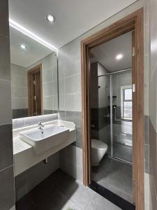 Koupelna v ubytování CHO THUÊ căn hộ chung cư cao cấp 2 PHÒNG NGỦ ECORIVERS HẢI DƯƠNG