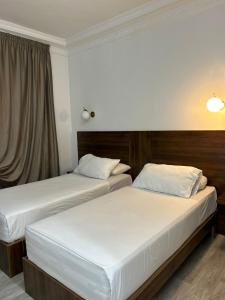 Katil atau katil-katil dalam bilik di Crystal hotel