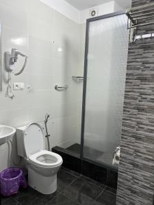 Bilik mandi di Crystal hotel