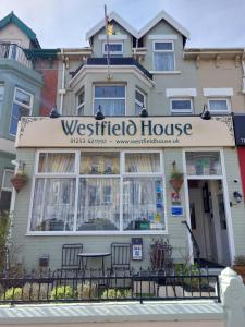 una casa felicity oeste en la calle en Westfield House, en Blackpool