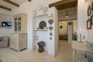a living room with white walls and wooden floors at Villa Il Nido in Cortona