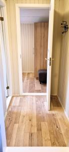 Gallery image of Svanahvammur - Swan Cabin in Vaðlækir