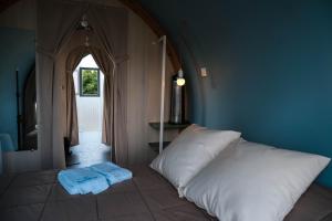 Postel nebo postele na pokoji v ubytování Seasonova Camping Les 7 iles