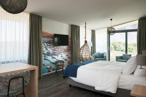 Postel nebo postele na pokoji v ubytování Strandhotel Duinoord