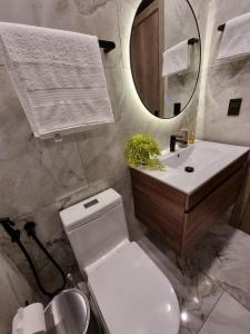Ένα μπάνιο στο Dpto TV 58", Piscina, Cowork, Gym, Cama Queen