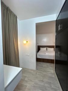 Katil atau katil-katil dalam bilik di Crystal hotel