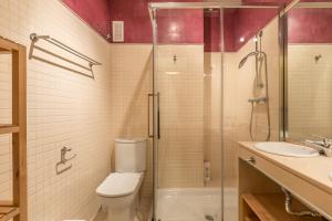 a bathroom with a toilet and a shower and a sink at Dumonde Parking in Seville +9 photos