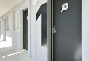 Bilik mandi di B&B HOTEL Le Mans Nord 2 +50 gambar