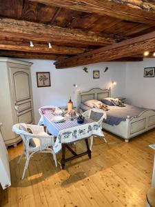 Postel nebo postele na pokoji v ubytování Gîte de la Rivière Enchantée