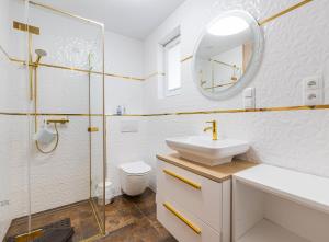a white bathroom with a sink and a mirror at Słoneczna Wetlina - Apartament 2 z kominkiem in Wetlina