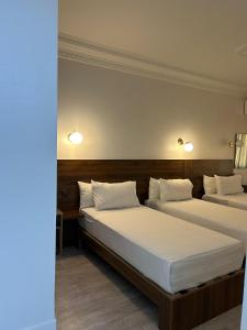 Katil atau katil-katil dalam bilik di Crystal hotel